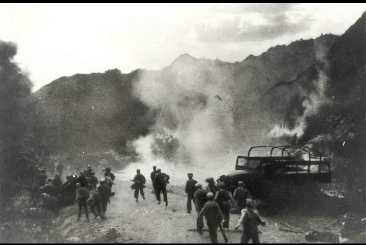 美国拳王罗根曾保持21次拳击比赛连胜记录，自视天下无敌；下一秒悲催了，朝鲜战场被