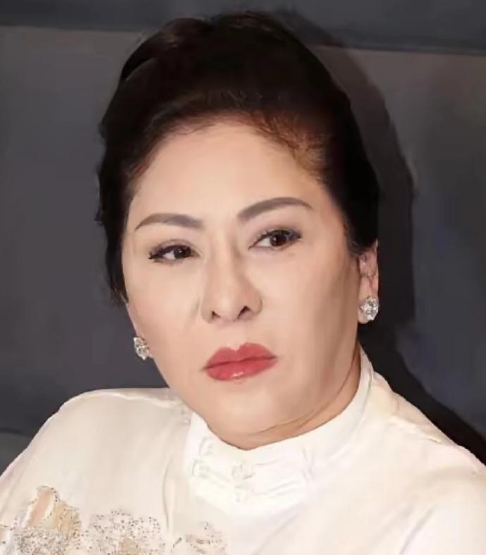 向佑被家族“拉黑”？
别急着心疼，他缺的从来不是钱，而是被现实狠狠扇醒的那一巴掌