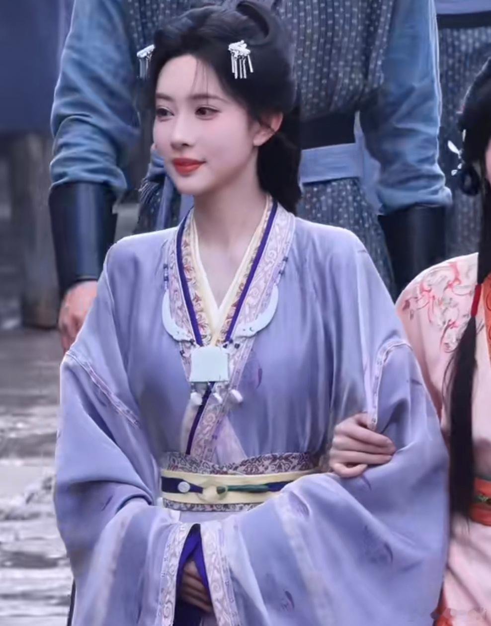 孟子义《将门独后》沈妙跟姐妹逛街路透，笑得好明媚啊！ 