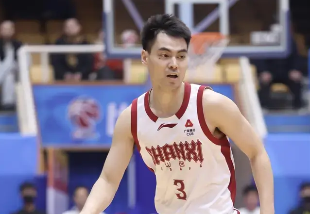 贾明儒全场投篮10中6，三分4中3得到20分3篮板1助攻2抢断