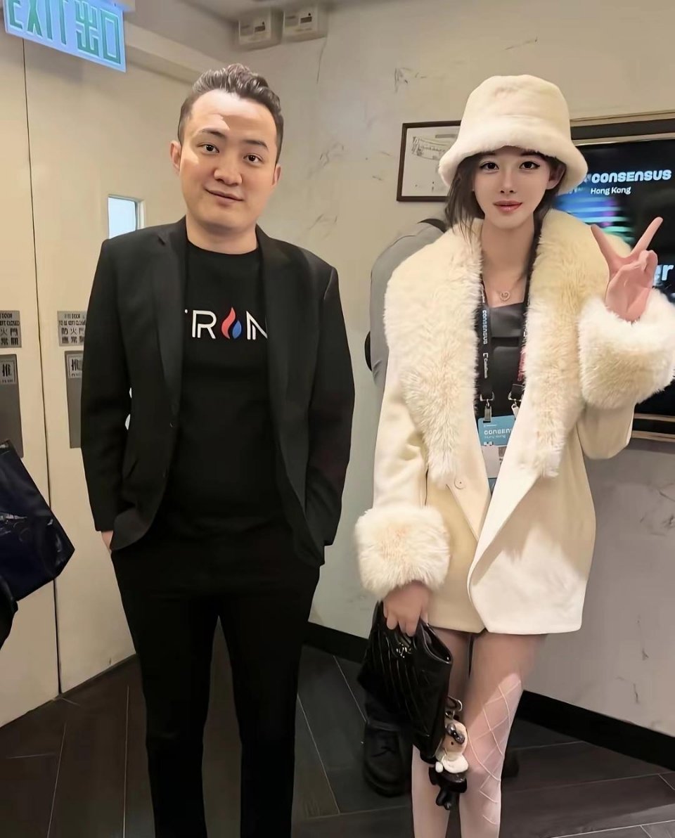 外形平平的孙宇晨，是什么促成了这段关系，金钱真的是重要因素吗？ ​​​