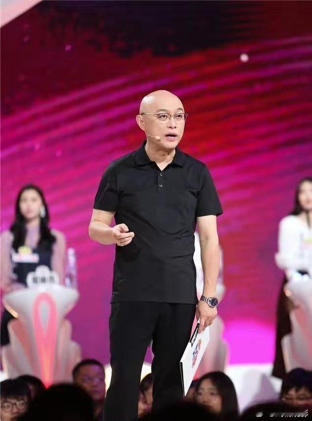 《非诚勿扰》的舞台上，孟非头一次发了这么大的火，他面色凝重，近乎严厉地质问一位女