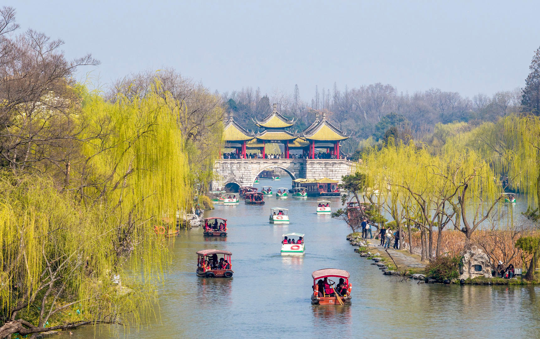 #敬业不是内卷式苦撑#【快评丨纠偏不休假等于“敬业奉献”】#不休假等于敬业是观念