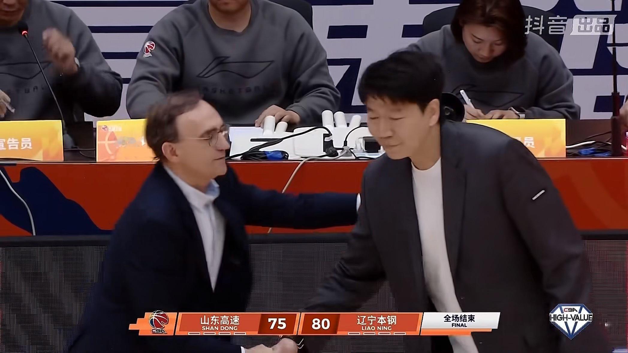 辽宁队在客场战胜山东，取得比赛胜利山东男篮vs辽宁男篮辽宁男篮