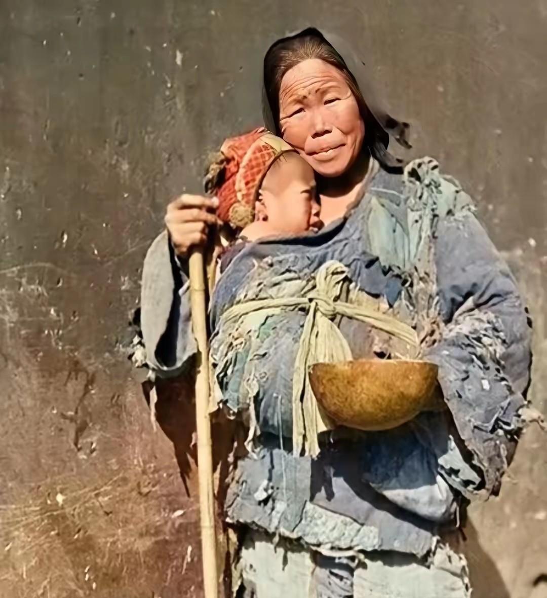 烈士遗孀朱引梅，背着黄金乞讨10年，她带着9个月的孩子背着1斤2两黄金，深山乞讨