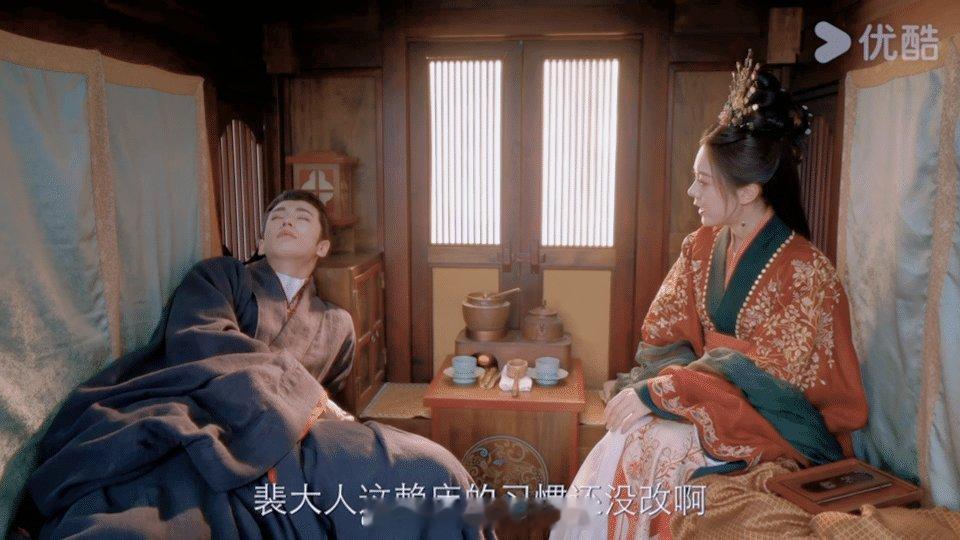 #赵今麦张凌赫亲密戏#这小棉被一拉看的我小脸一红，还得是裴大人会啊，这报君恩的方