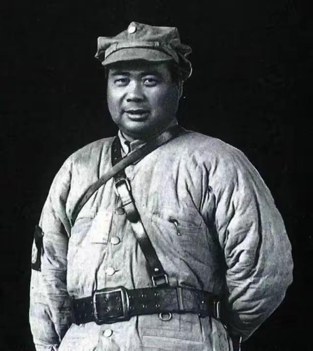 冯玉祥的真实照片。
冯玉祥的一生，大致简介是：他反对军阀内战，拥护孙中山，反对蒋