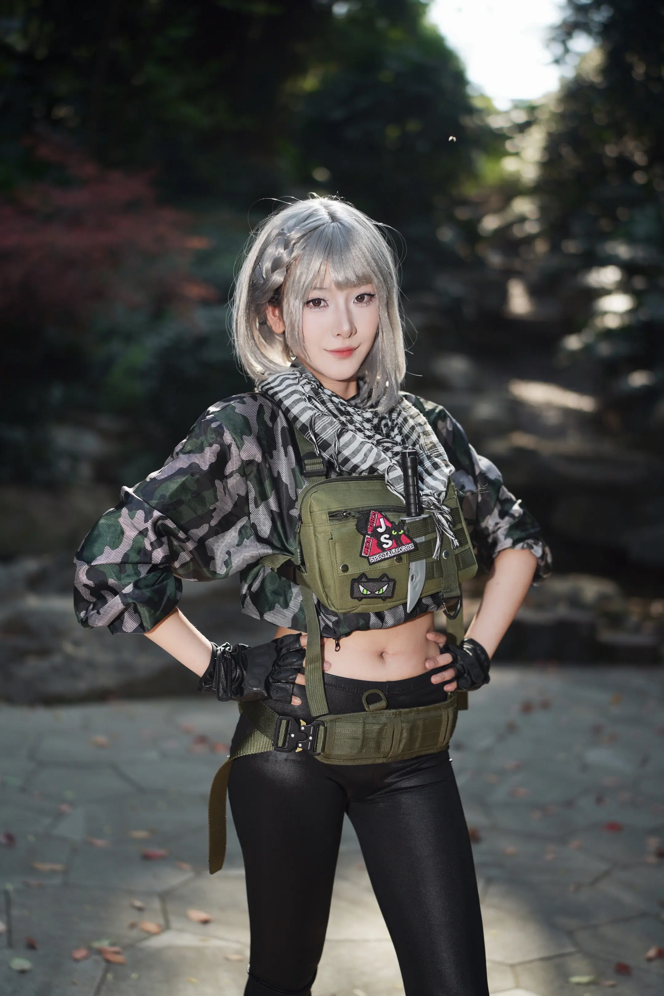 兄弟挨打我装唐,兄弟倒地路人王。