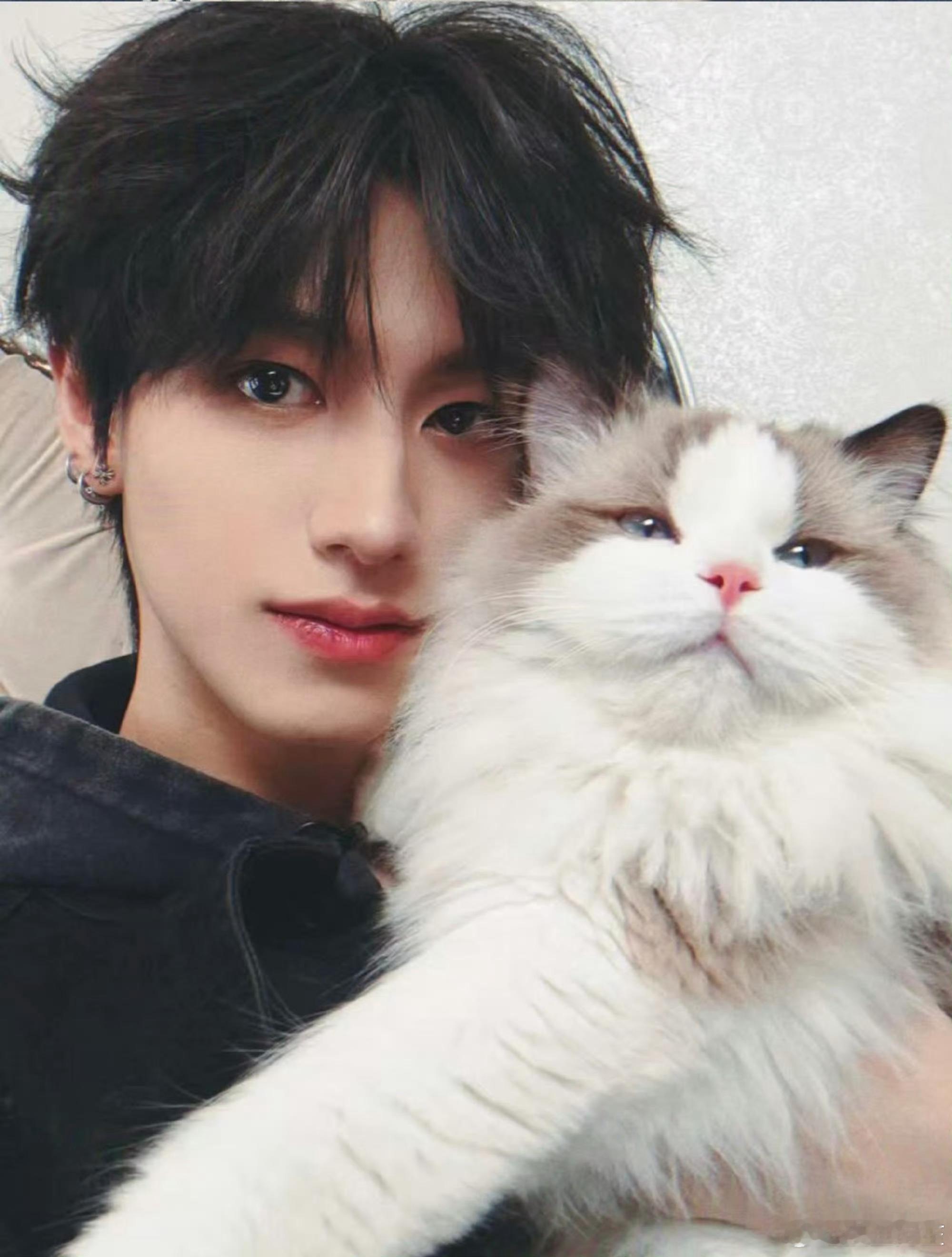 时代峰峻辟谣朱志鑫将参加五哈录制的消息，无论如何都替帅哥接外务时代峰峻回应朱志鑫