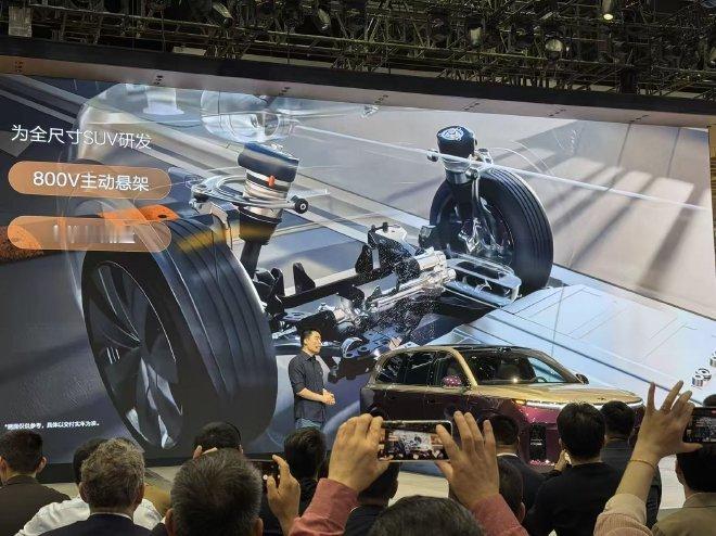 你可以单手做俯卧撑吗？大概率不行但理想新车，真的可以！2026 北京车展，理想 