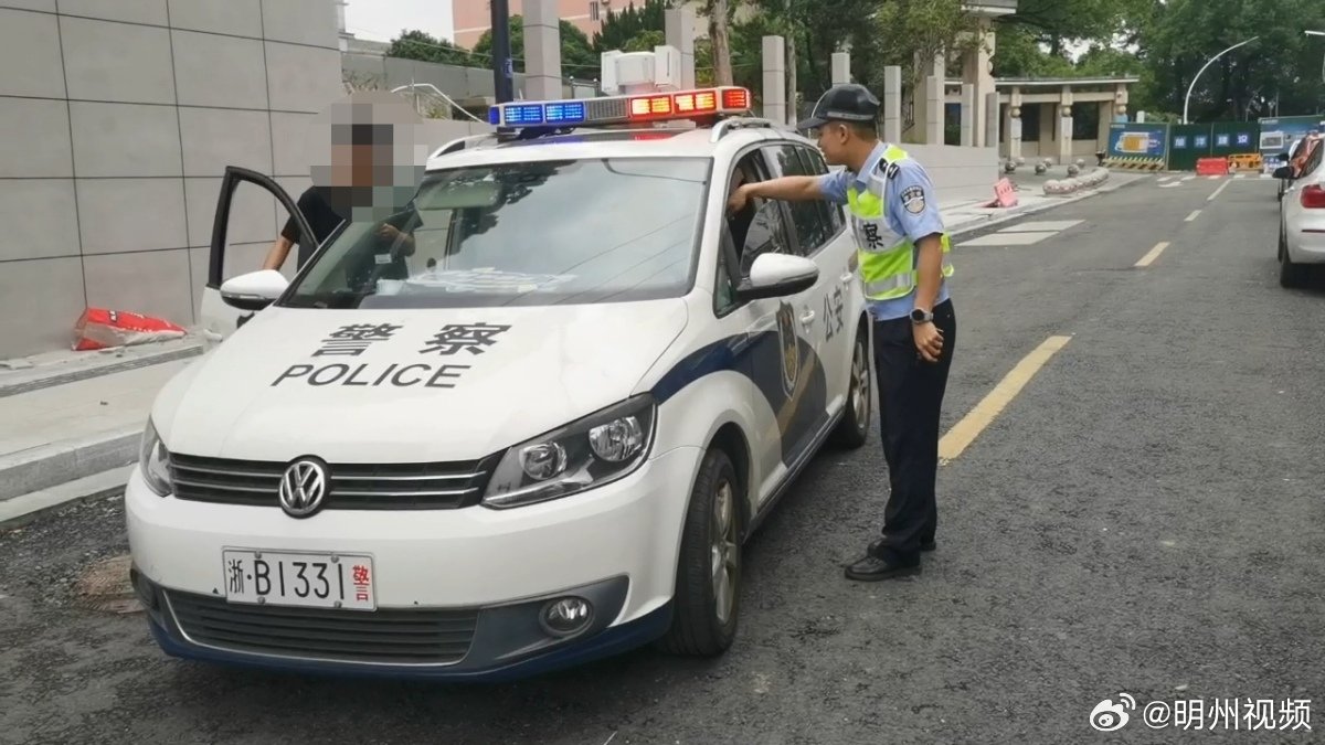 宁波交警4分钟火速护送考生赶去考场 6月8日是高考第二天，宁波宁海一名考生因惯性