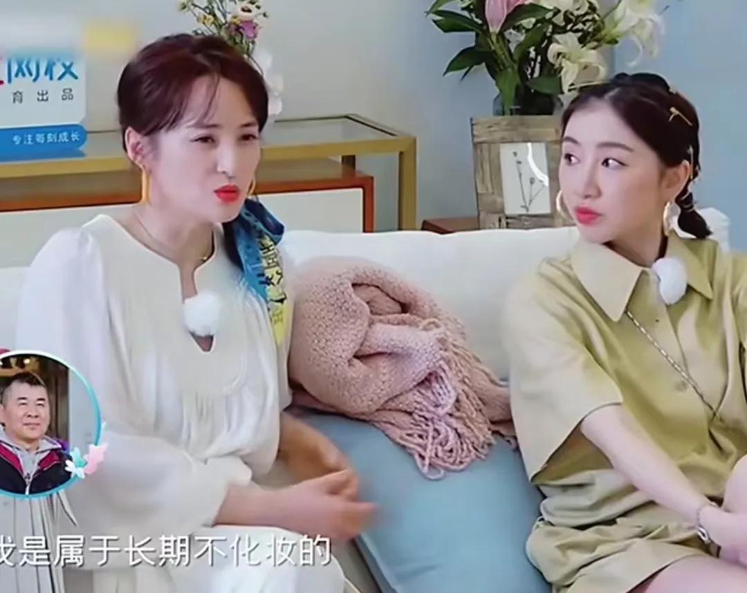 蒋勤勤说我在家脸都不洗
我是属于长期不化妆的人，我不爱化妆，我有可能脸都不洗
蒋
