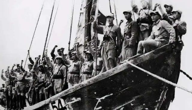 1950年，四野官兵刚登陆海南岛，就看到了前来接应的琼崖纵队战士们，这群在海南岛