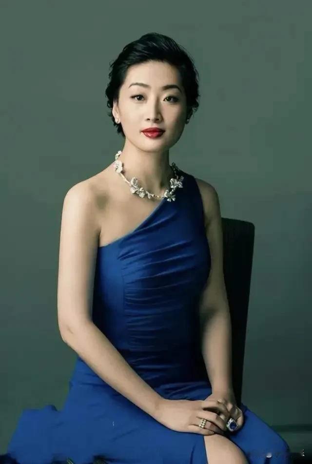 宗馥莉，身高173，貌美如花，娃哈哈唯一的继承人，感觉她一定会比爸爸更加努力和勇