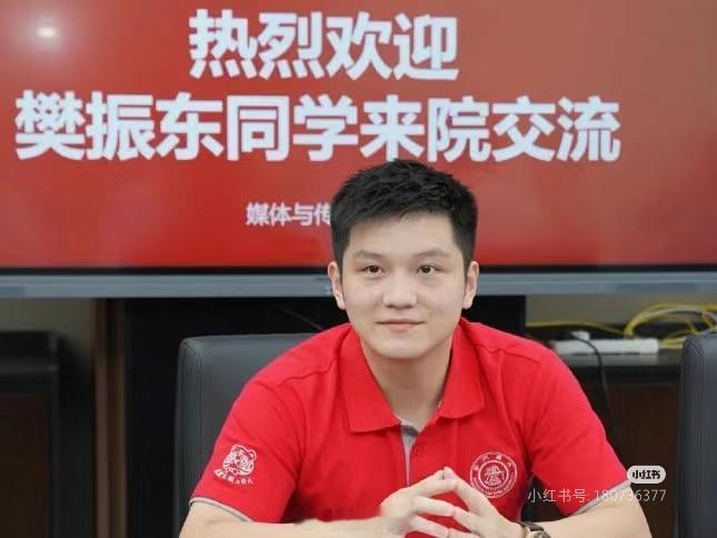 哈哈哈，突然发现我和小胖唯一的联系竟然只是校友。不过这也足够让人开心啦！ ​​​