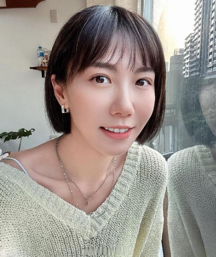 大牙回应还会结婚吗 据台媒，近日女星大牙（周宜霈）社交平台发文：“新的一年，可以