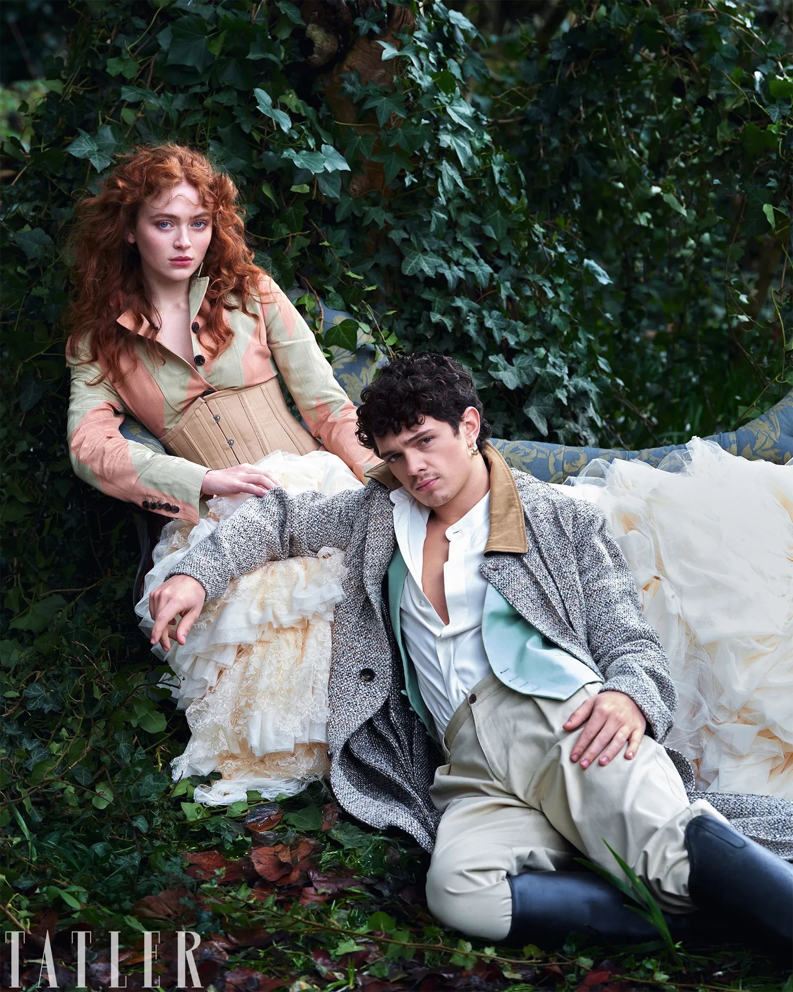 萨迪·辛克与诺亚·尤佩为《Tatler》2026年5月号拍摄的一组写真照这两只一