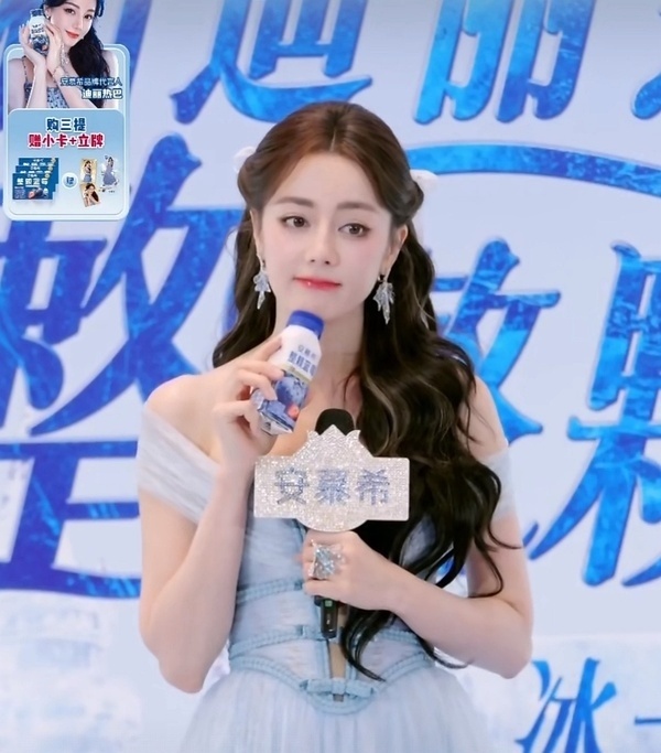 迪丽热巴直播热巴任何时候都侃侃而谈，言之有物，对品牌很了解，这样的大红人品牌超爱