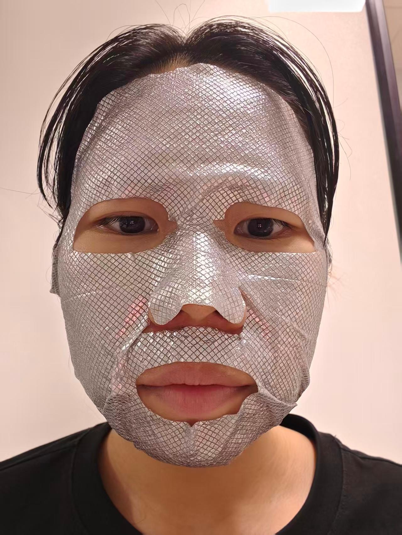 普普同款钢铁侠面膜敷上了！🥳谁懂啊 小膜这个新品是有点东西的 敷上15分钟揭下