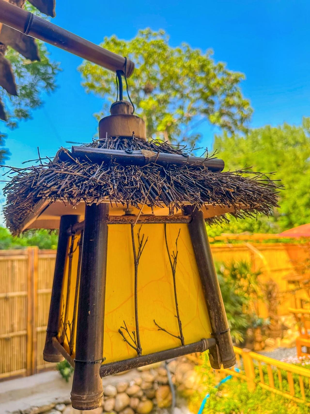 这两天发现了一家超级宝藏的茶馆儿～一方樱园，光听名字就超美的～

一进门就被眼前