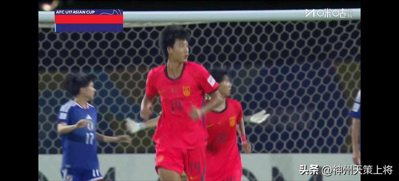 U17亚洲杯决赛咱们2比3输给了日本，说实话这球输得太憋屈。上半场被干了3个，小