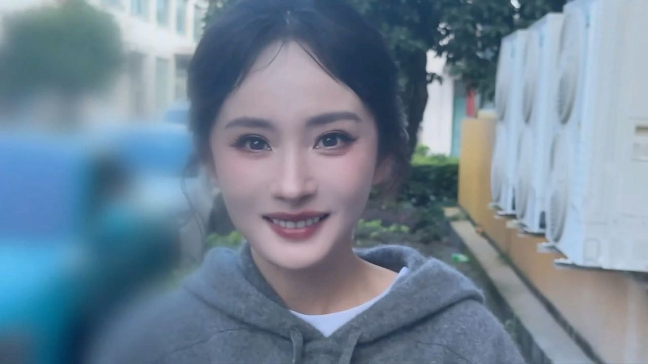 初恋女友笑得好甜蜜[爱慕] ​​​