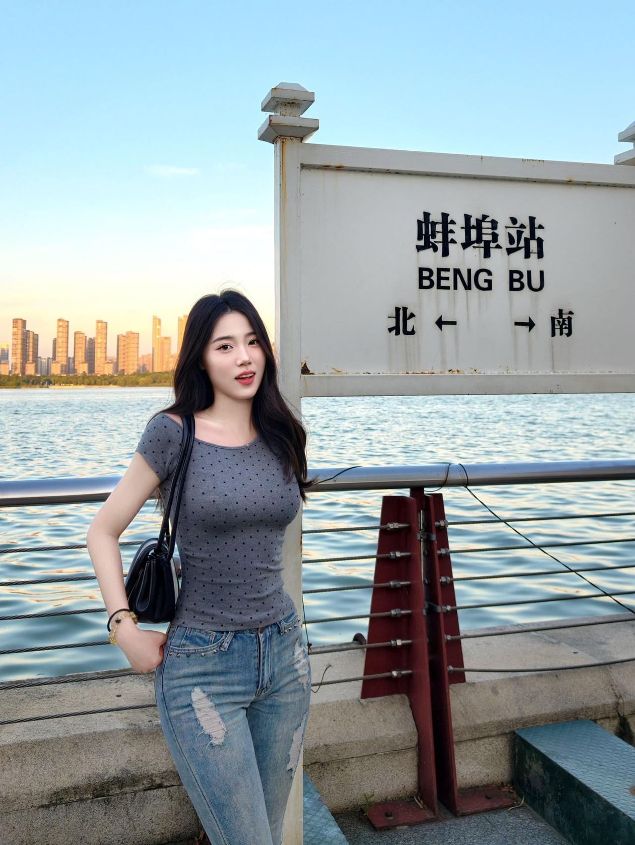 蚌埠站，这三个字怎么读[捂脸]，问了一下当地人原来读作bèng bù zhàn，