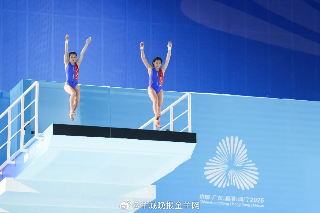 【#广东队夺十五运会跳水首金#】11月2日，第十五届全国运动会跳水项目在广州市的