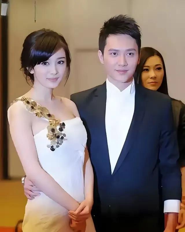 赵丽颖冯绍峰这一对真的是被很多人说颜值不搭，我觉得他们两个在一起非常般配的。一个
