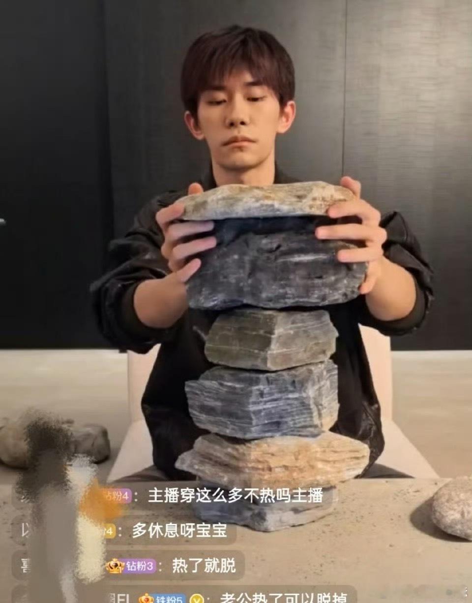 易烊千玺，AAA专业垒石头易师傅[爱慕][爱慕][爱慕] ​​​