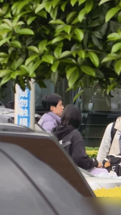 孙颖莎拼到左脚报废当场退赛，可把她当机器榨干的WTT，却还在开香槟庆祝！
 
一