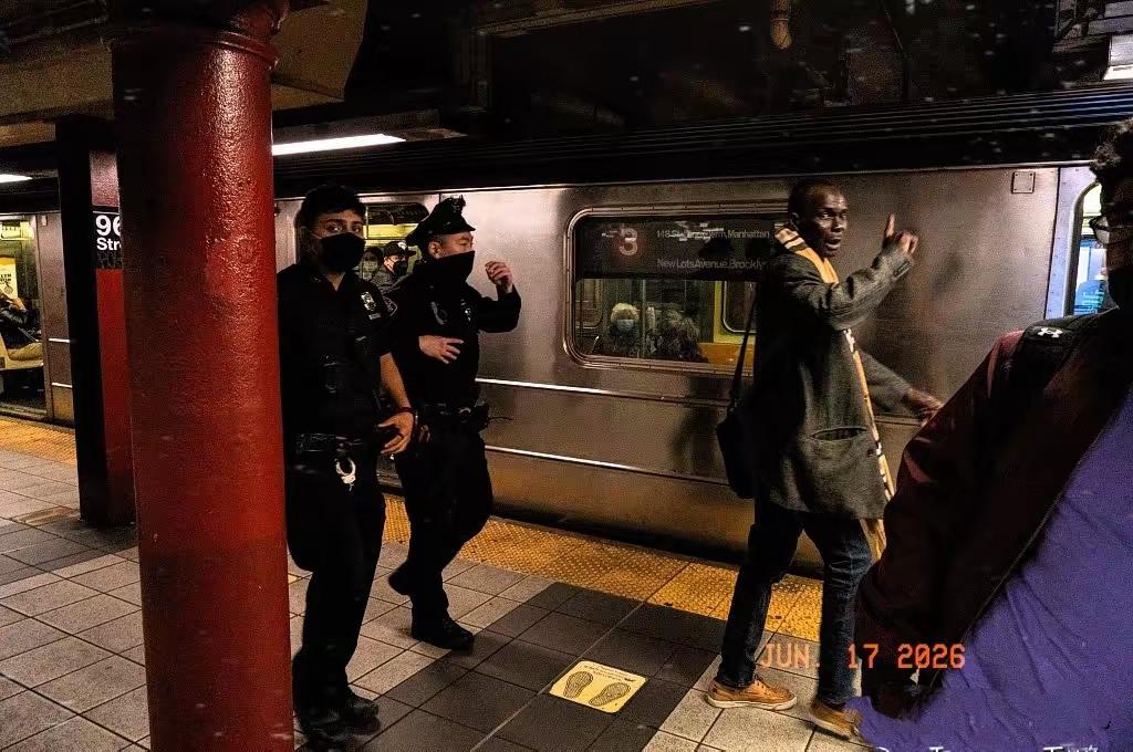 拿个短期学生签证，就真把这儿当自己家了？
近期盐城几名老外留学生在校期间长期旷课