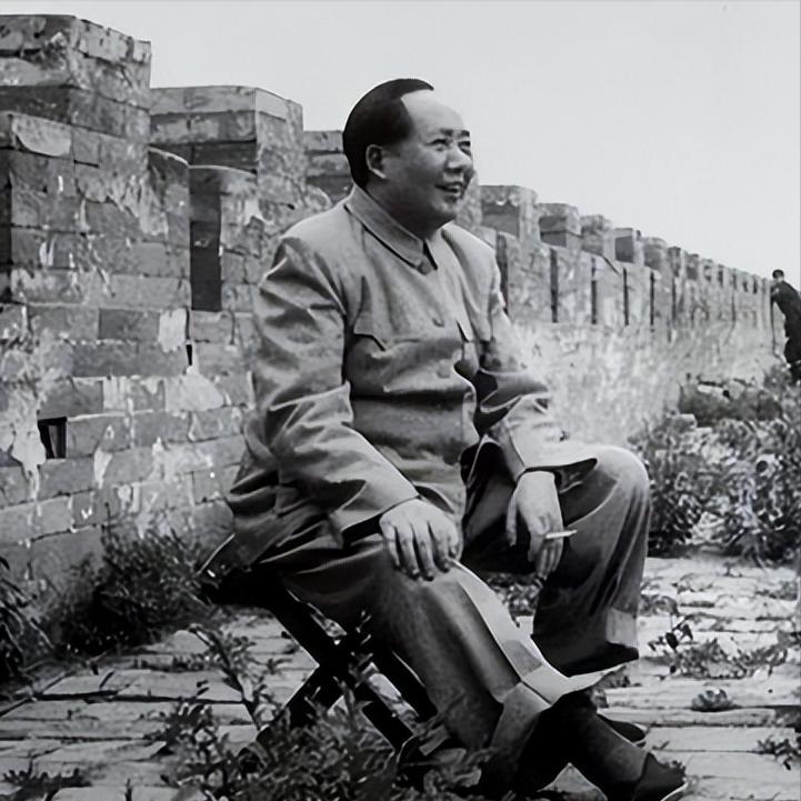 毛主席的喜怒哀愁：
 
第一：听相声哈哈大笑
 
1949年上半年，北平刚刚解放