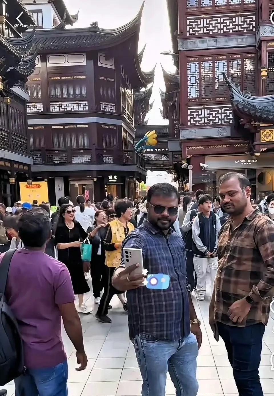 目前网络上到处都是有关印度人在中国的视频和帖子。不管是视频或者图文，其所反映出来