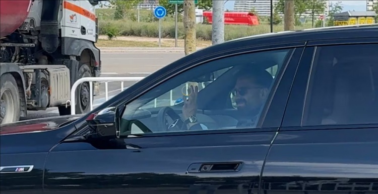 阿斯：卡瓦哈尔被皇马叫回来召开紧急会议，现在已开完会离开基地