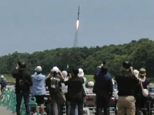 7月12日，日媒报道:“由台湾宇宙技术开发公司研制的火箭，周六中午点火升空，火箭