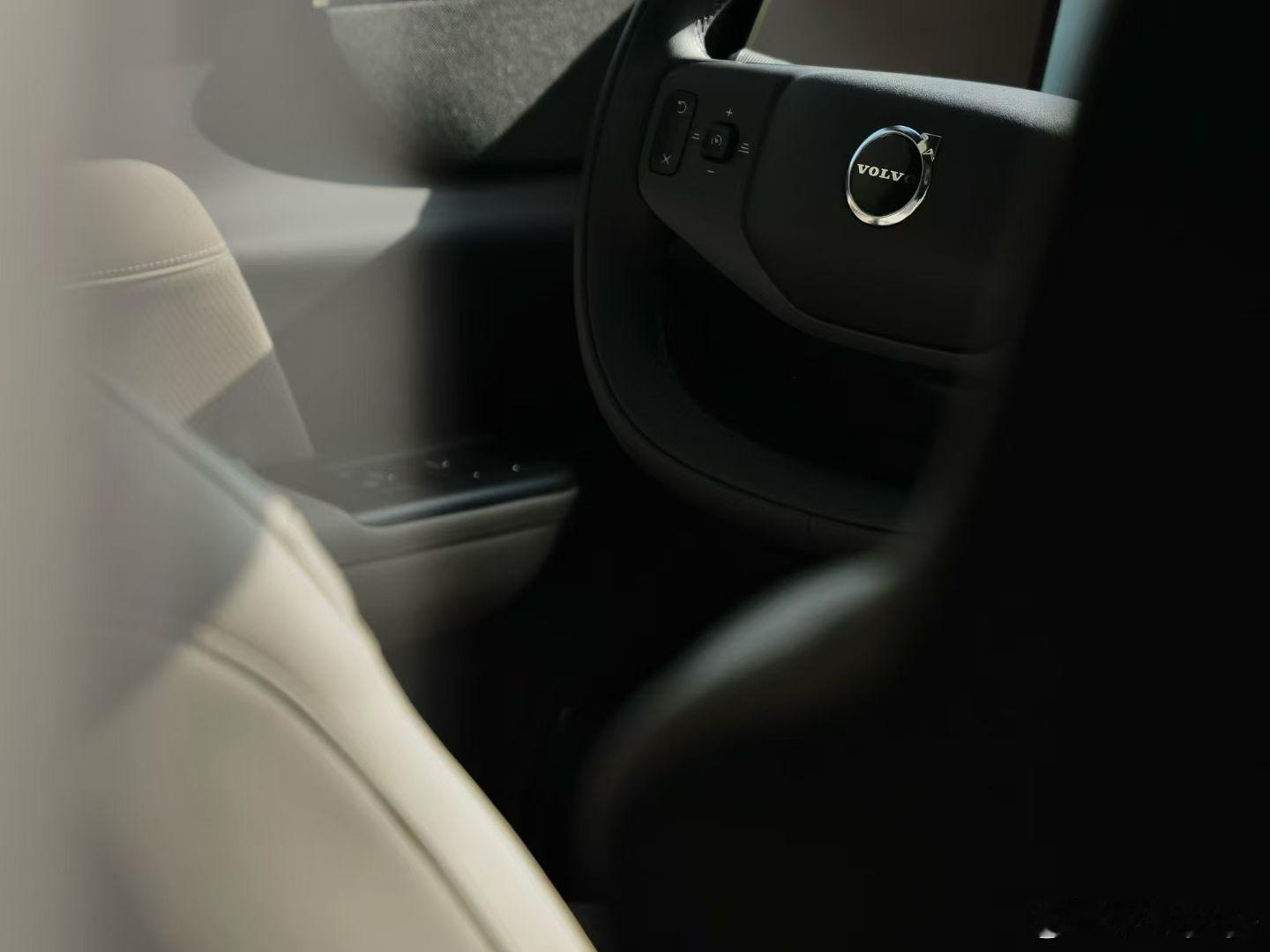 我一直觉得合资车企让中国人主导产品，新能源车才能做好，沃尔沃XC70就是一个案例