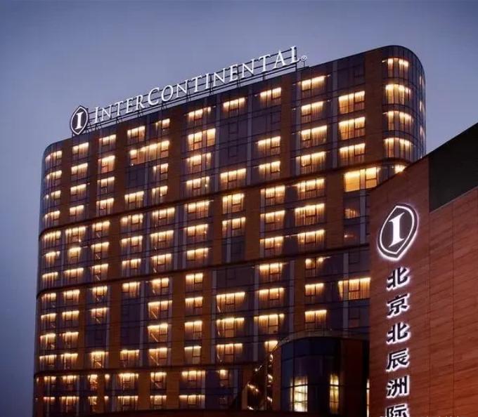 一家英国企业，在中国的地盘赚钱，却只认美国的法律。上海六洲酒店管理集团最近被京津