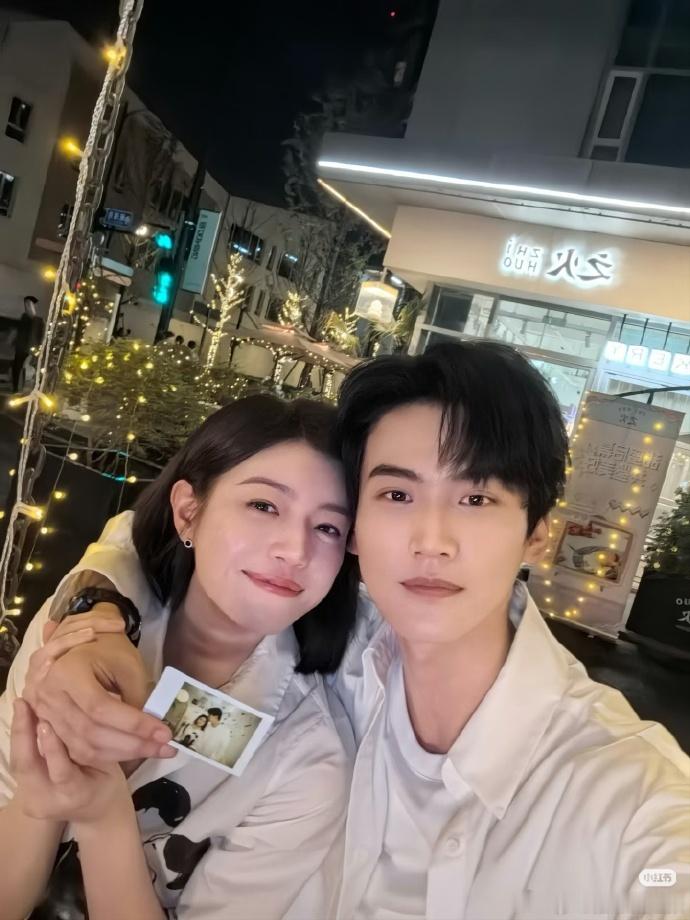 周柯宇给陈妍希p眼线周柯宇p掉了陈妍希的眼线周柯宇在线帮陈妍希 P 掉眼线，轻松