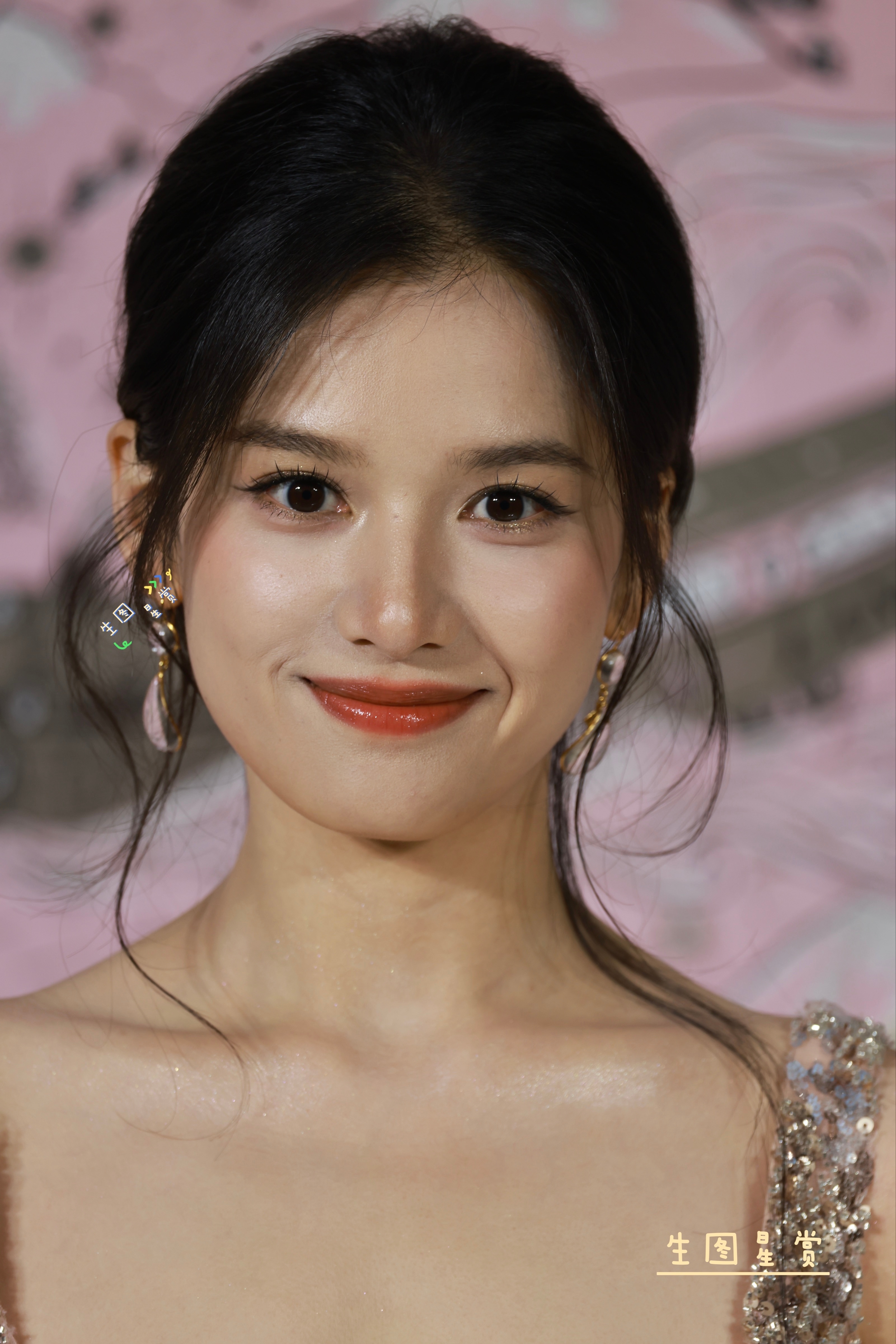 张婧仪×杭州兰蔻怼脸拍的千金公主👸🏻✨张婧仪香槟色亮片裙张婧仪[超话] ​​