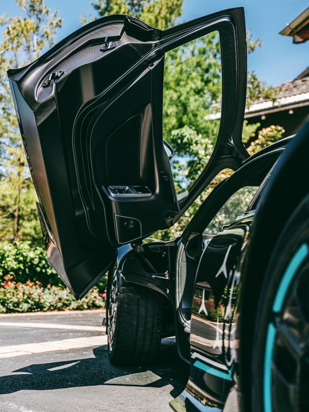 汽车资讯 Mercedes Benz AMG ONE，量产版实现F1混动技术公路