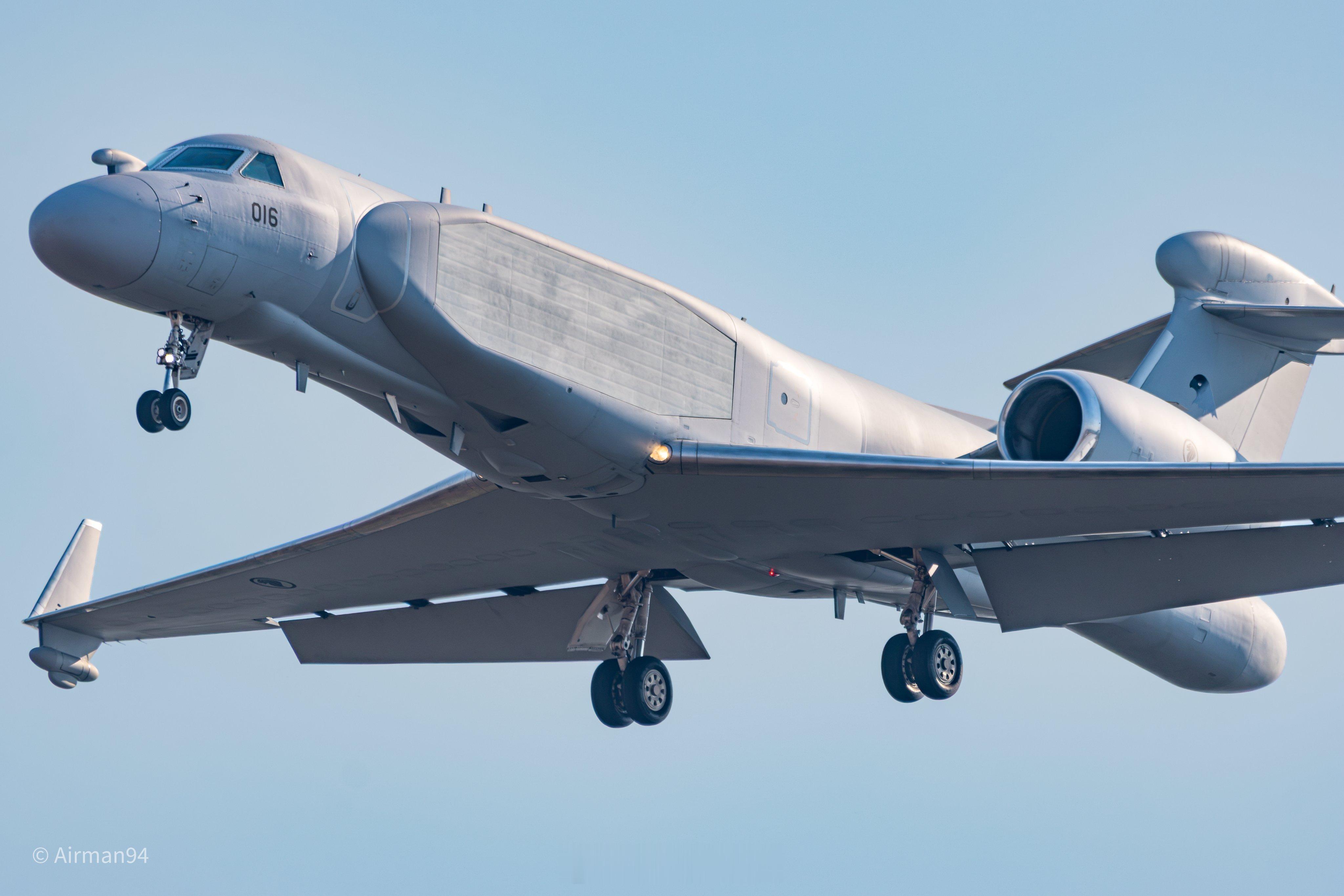 新加坡空军湾流G550-AEW（战术编号016）空中预警机，整机以美国湾流 G5