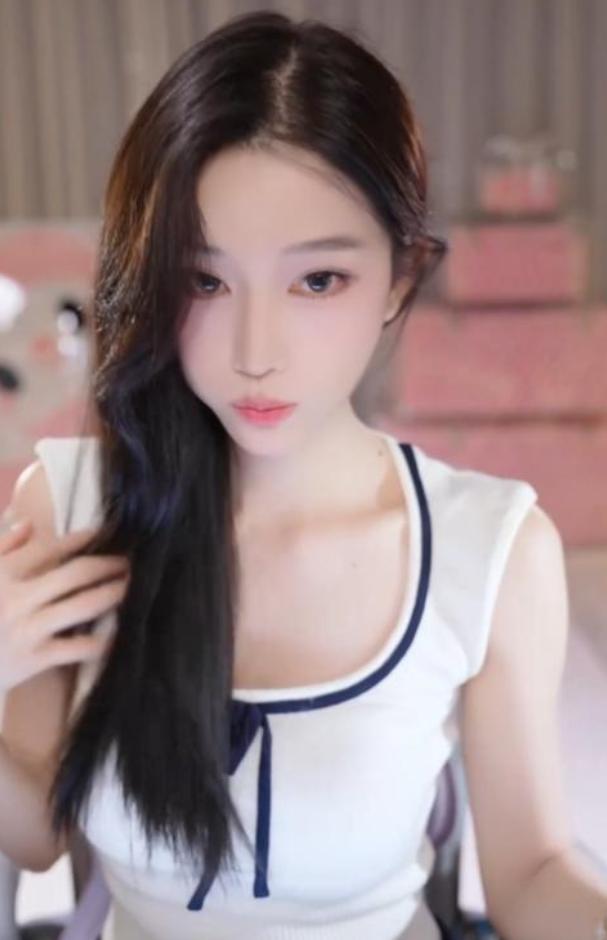我一天就能赚5万！女主播硬刚开店粉丝：先搞事业，男人以后再说！

当晚直播氛围轻