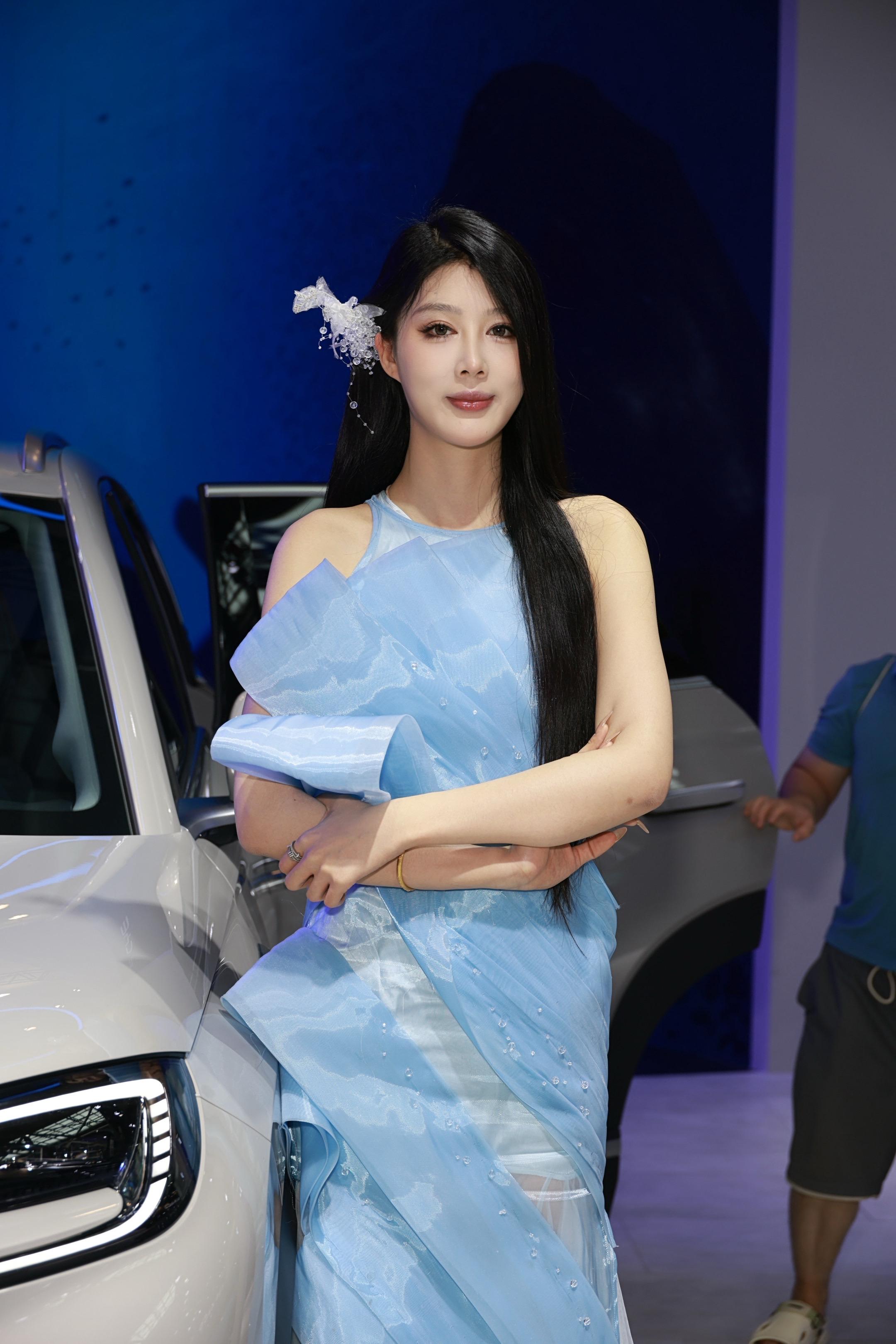 清纯女神 美出高级感 挡不住的颜值 车展现场 车展车模