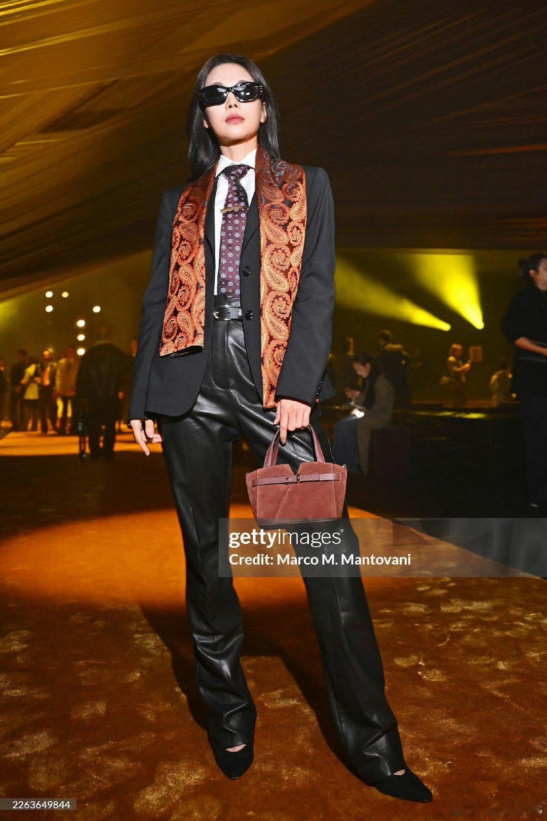 G社镜头下的王霏霏 无修图也惊艳！王霏霏米兰时装周G社生图曝光，皮肤状态好到惊人