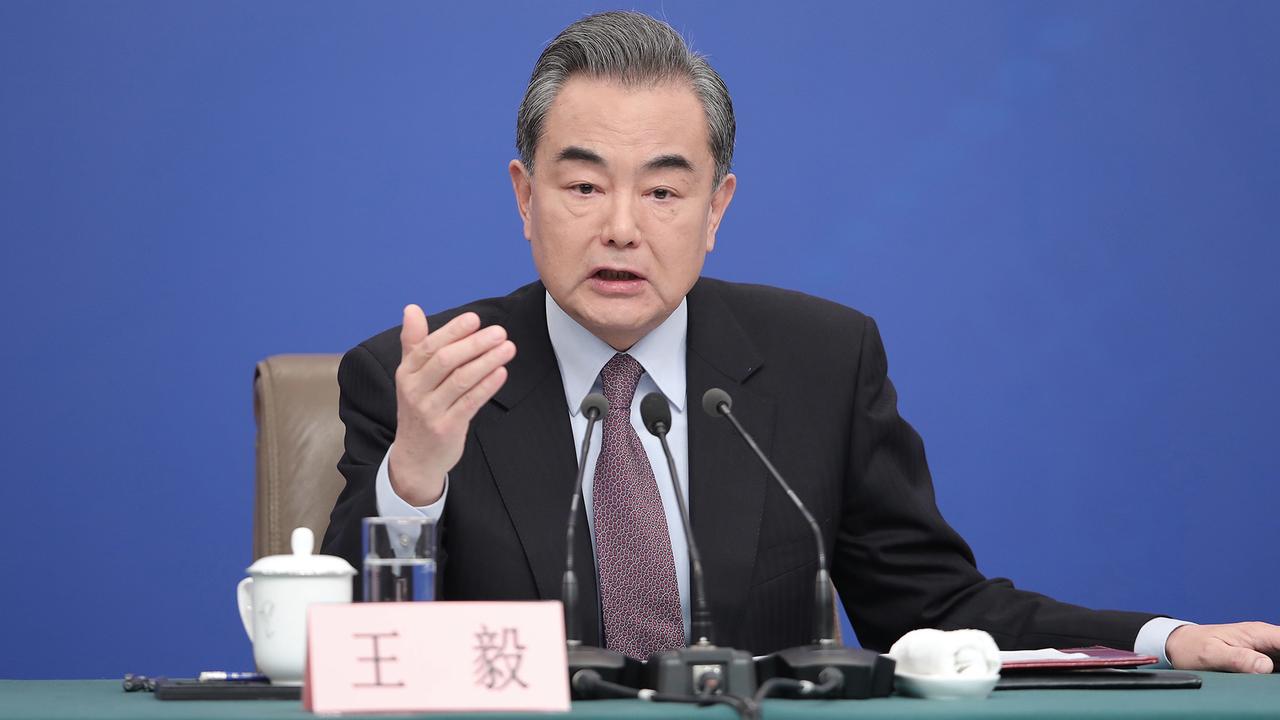 以色列终于坐不住了，北京时间3月3日，以色列外长一通电话打到了中国。
-
3月3