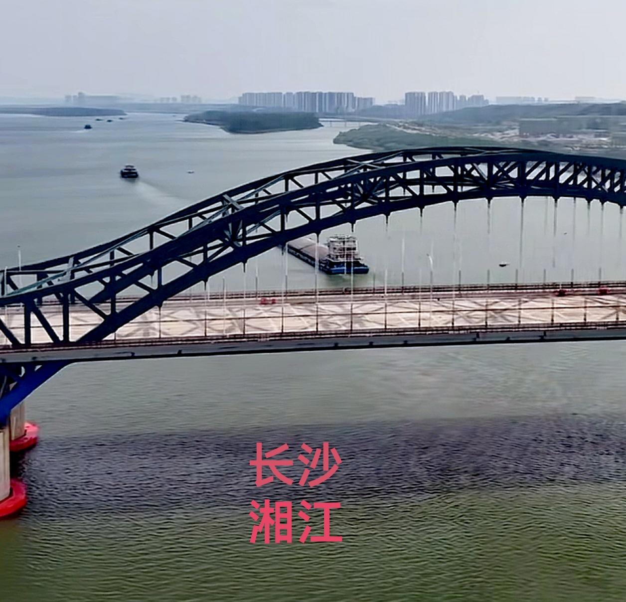 说实话，这种方向看长沙湘江，其实也不小了，这和普通的长江区别也不大，只不过长江比