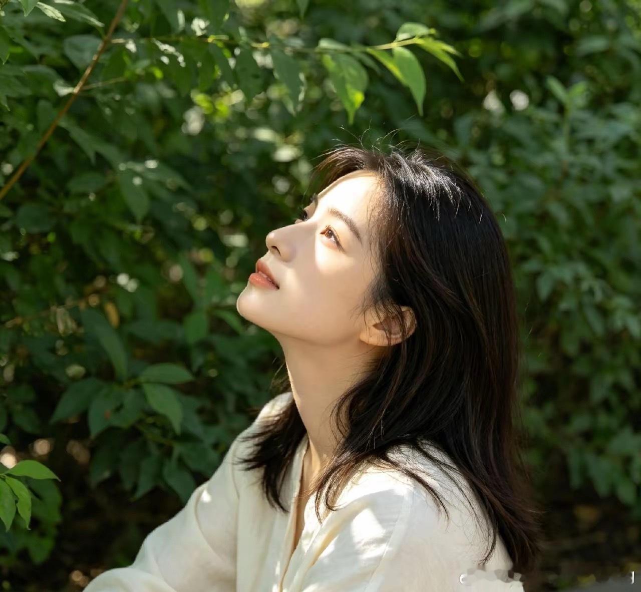 终于走到了有质感的年纪，一切都恰到好处，不喜欢的人会事学会绕开，日子安静的过，慢