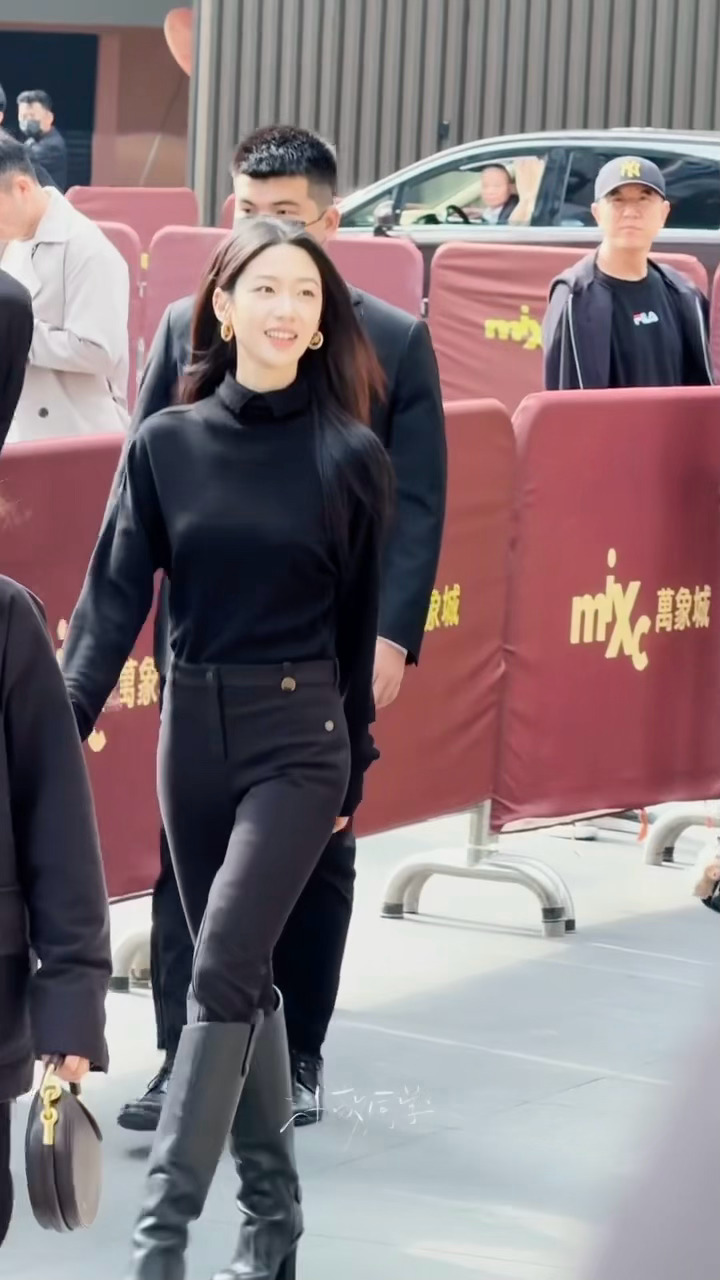 反耳呢。。。多了很多女粉🥵🥵哈哈哈哈哈哈哈哈哈听到喊妈妈一秒破功（明明只是简