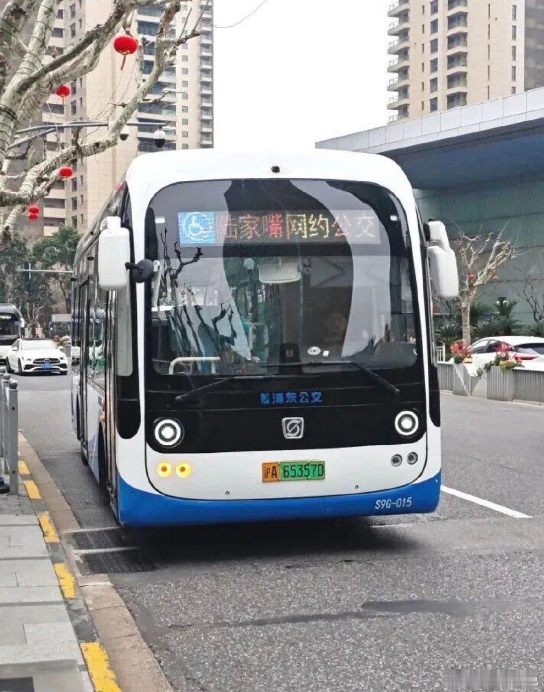上海已经发展到这个地步了吗 没想到上海都推出网约公交了，出行方式又有新变化，真是